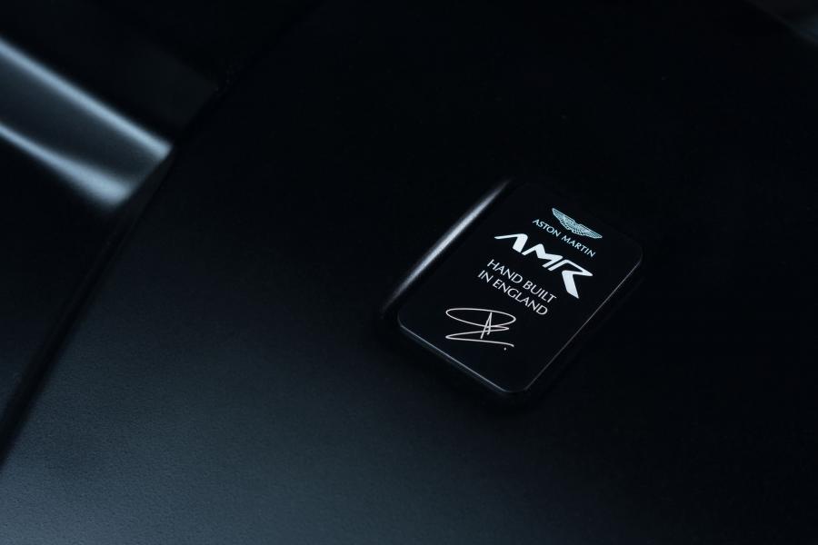 Детали интерьера Aston Martin Rapide AMR 2017 года  (фото 27 из 32)